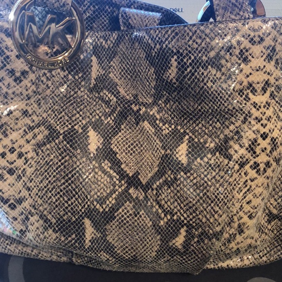 Michael Kors ~ SnakeSkin Shoulder Bag - Picture 3 of 14